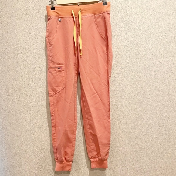 XXS Coral Figs Scrub Set: Zamora joggers & Casma top - Picture 6 of 15